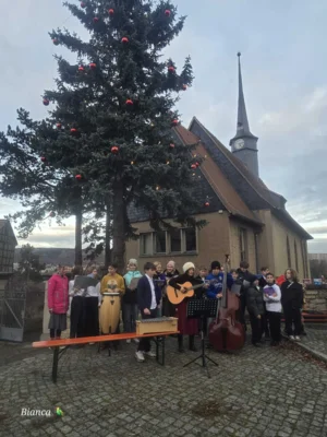 der Chor der Waldorfschule  (Bild vergr&ouml;&szlig;ern)