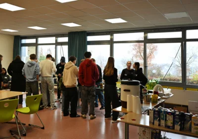 Foto des Albums: Tag der offenen Tür – Das SHG begeistert mit weihnachtlicher Stimmung