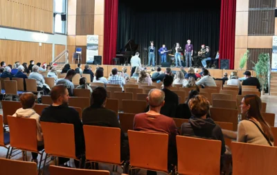 Foto des Albums: Tag der offenen Tür – Das SHG begeistert mit weihnachtlicher Stimmung