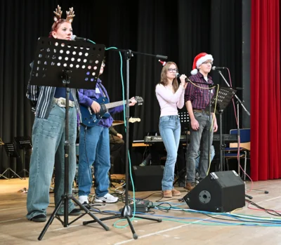 Foto des Albums: Tag der offenen Tür – Das SHG begeistert mit weihnachtlicher Stimmung