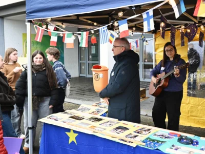 Foto des Albums: Tag der offenen Tür – Das SHG begeistert mit weihnachtlicher Stimmung