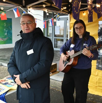 Foto des Albums: Tag der offenen Tür – Das SHG begeistert mit weihnachtlicher Stimmung
