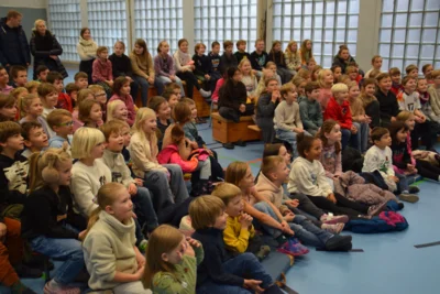 Foto des Albums: Große Begeisterung löste das Puppenspiel bei den Kindern aus.