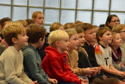 Foto des Albums: Große Begeisterung löste das Puppenspiel bei den Kindern aus.