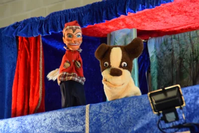 Foto des Albums: Große Begeisterung löste das Puppenspiel bei den Kindern aus.