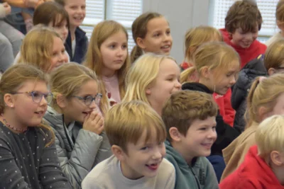 Foto des Albums: Große Begeisterung löste das Puppenspiel bei den Kindern aus.