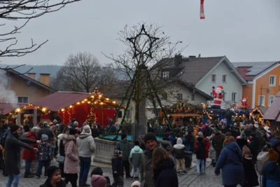 Foto des Albums: Christkindlmarkt am 1. Adventwochenende