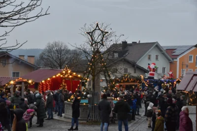 Foto des Albums: Christkindlmarkt am 1. Adventwochenende