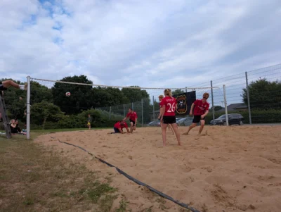 Beach-Volleyball  (Bild vergr&ouml;&szlig;ern)