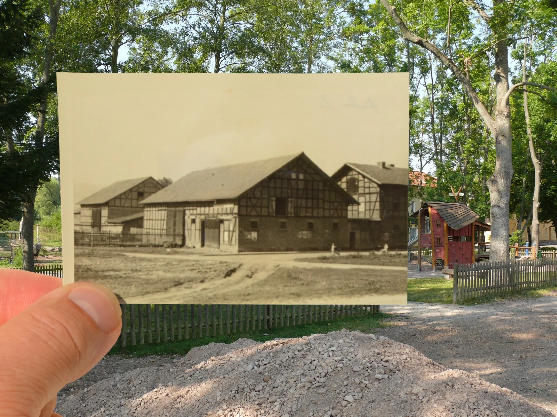 Bild: Rittergut mit Herrenhaus - ehem Scheunen
