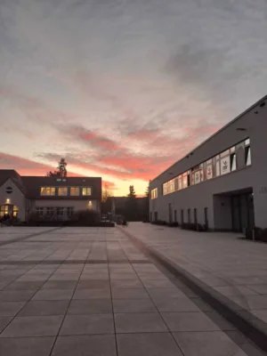 Stadt Falkensee - Campusplatz am Morgen  (Bild vergr&ouml;&szlig;ern)