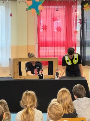 Puppenspiel  (Bild vergr&ouml;&szlig;ern)