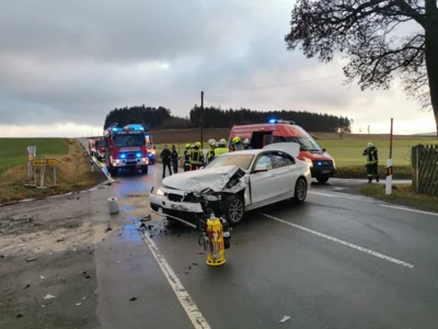 Foto des Albums: VU mit PKW am Kreuzhaus am 01.12.2025