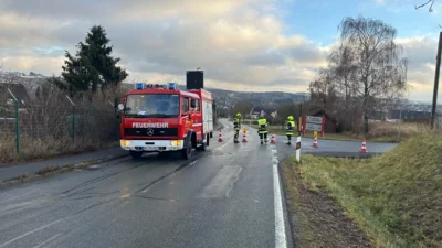 Foto des Albums: VU mit PKW am Kreuzhaus am 01.12.2025