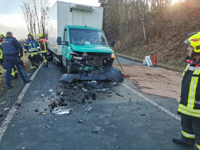 Foto des Albums: VU mit LKW, Person eingeklemmt bei Naila am 05.12.25