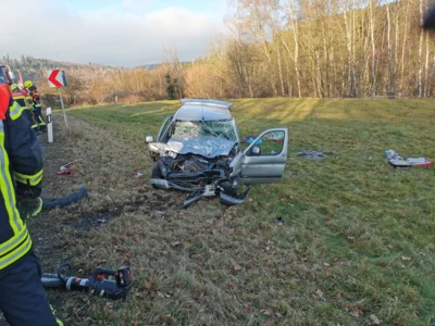 Foto des Albums: VU mit LKW, Person eingeklemmt bei Naila am 05.12.25