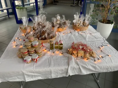 Foto des Albums: Adventsfenster mit Adventsbasar