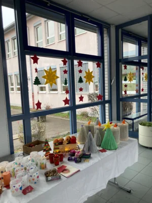 Foto des Albums: Adventsfenster mit Adventsbasar