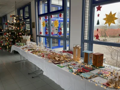 Foto des Albums: Adventsfenster mit Adventsbasar