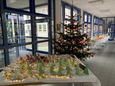 Foto des Albums: Adventsfenster mit Adventsbasar
