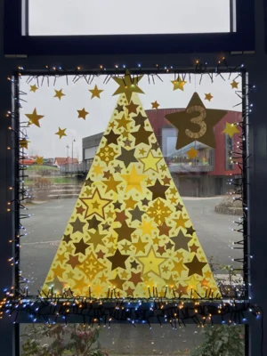 Foto des Albums: Adventsfenster mit Adventsbasar