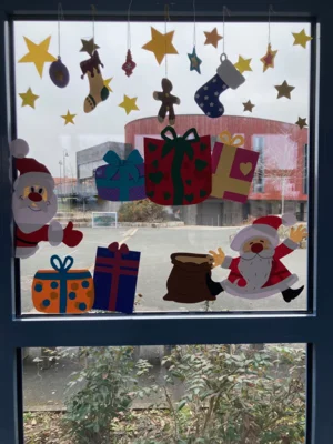 Foto des Albums: Adventsfenster mit Adventsbasar