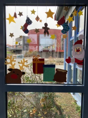 Foto des Albums: Adventsfenster mit Adventsbasar
