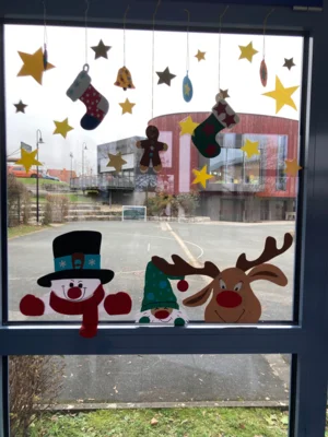 Foto des Albums: Adventsfenster mit Adventsbasar