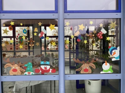Foto des Albums: Adventsfenster mit Adventsbasar