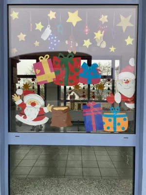 Foto des Albums: Adventsfenster mit Adventsbasar