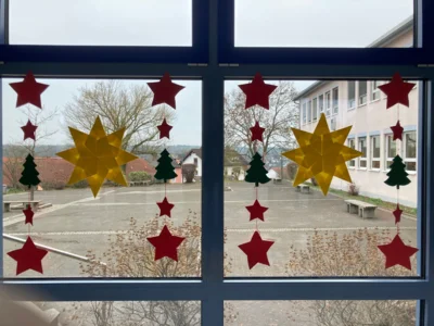 Foto des Albums: Adventsfenster mit Adventsbasar