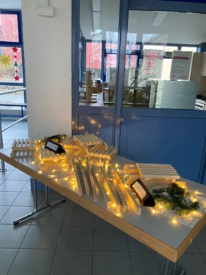 Foto des Albums: Adventsfenster mit Adventsbasar