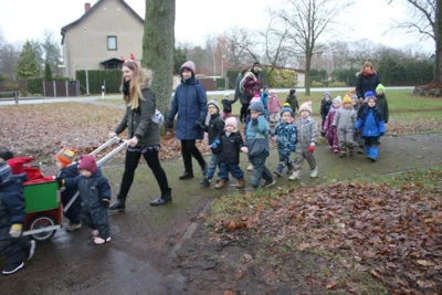 Foto des Albums: Weihnachtsbaum schmücken in Sülstorf 2025 (28.11.2025)
