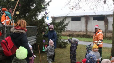 Foto des Albums: Weihnachtsbaum schmücken in Sülstorf 2025 (28.11.2025)
