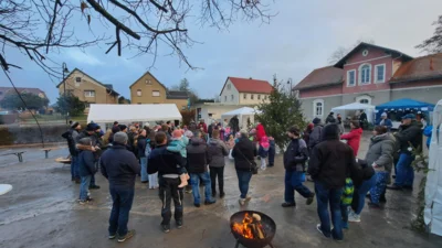 Foto des Albums: 2. Weihnachtsbaum-Anleuchten