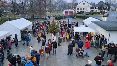 Foto des Albums: 2. Weihnachtsbaum-Anleuchten