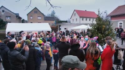 Foto des Albums: 2. Weihnachtsbaum-Anleuchten
