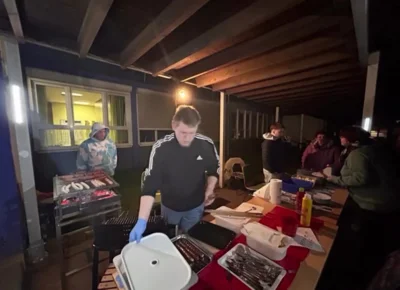 Vorbereitungen f&uuml;r's Wintergrillen  (Bild vergr&ouml;&szlig;ern)