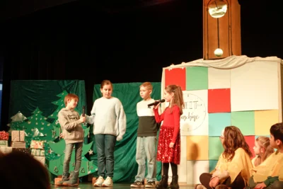 Foto des Albums: Traditionelle Weihnachtsfeier der Grundschule Ellenberg begeisterte Groß und Klein