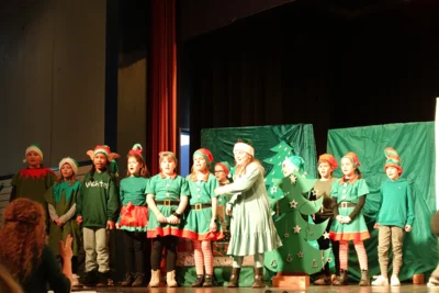 Foto des Albums: Traditionelle Weihnachtsfeier der Grundschule Ellenberg begeisterte Groß und Klein