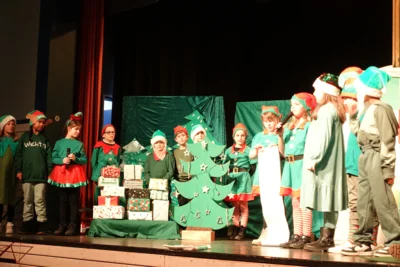 Foto des Albums: Traditionelle Weihnachtsfeier der Grundschule Ellenberg begeisterte Groß und Klein