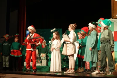 Foto des Albums: Traditionelle Weihnachtsfeier der Grundschule Ellenberg begeisterte Groß und Klein