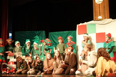 Foto des Albums: Traditionelle Weihnachtsfeier der Grundschule Ellenberg begeisterte Groß und Klein
