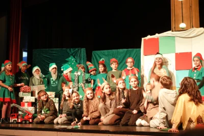 Foto des Albums: Traditionelle Weihnachtsfeier der Grundschule Ellenberg begeisterte Groß und Klein