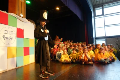 Foto des Albums: Traditionelle Weihnachtsfeier der Grundschule Ellenberg begeisterte Groß und Klein