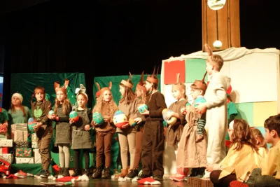 Foto des Albums: Traditionelle Weihnachtsfeier der Grundschule Ellenberg begeisterte Groß und Klein