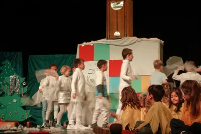 Foto des Albums: Traditionelle Weihnachtsfeier der Grundschule Ellenberg begeisterte Groß und Klein