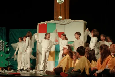 Foto des Albums: Traditionelle Weihnachtsfeier der Grundschule Ellenberg begeisterte Groß und Klein