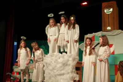 Foto des Albums: Traditionelle Weihnachtsfeier der Grundschule Ellenberg begeisterte Groß und Klein