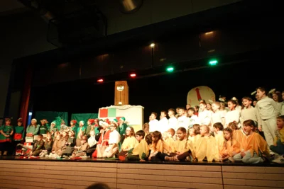 Foto des Albums: Traditionelle Weihnachtsfeier der Grundschule Ellenberg begeisterte Groß und Klein